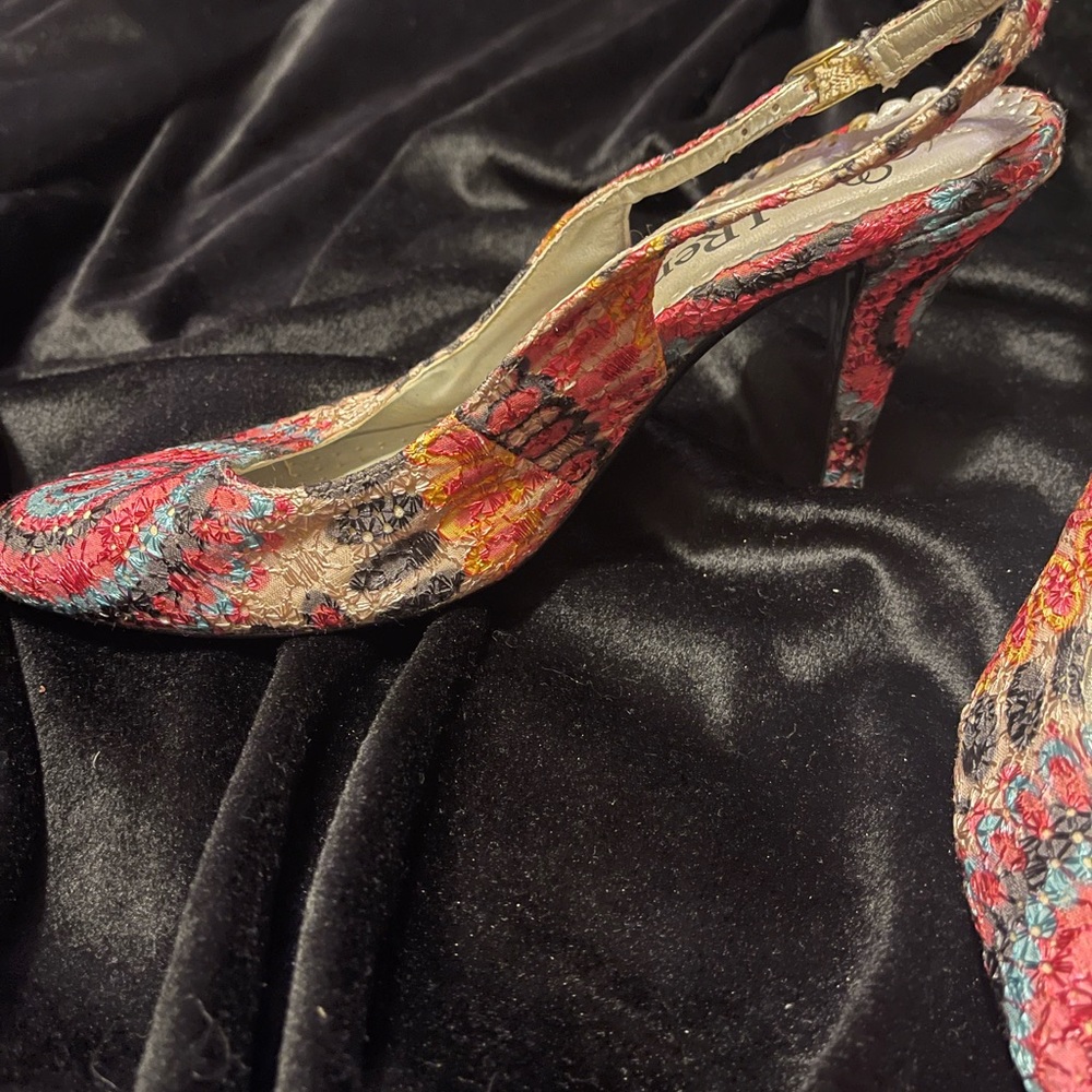 Boutique floral heels size 7
